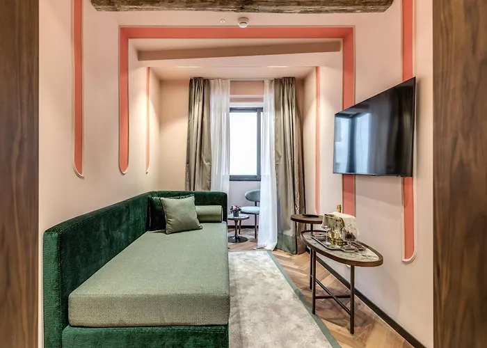 Otel The Steps - By Eitch Collection