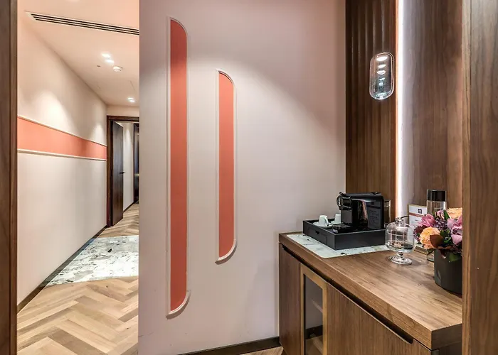 Otel The Steps - By Eitch Collection