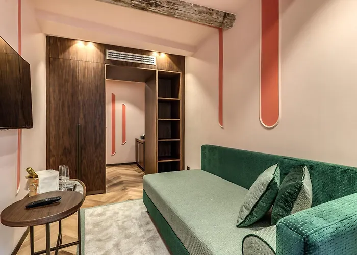 Otel The Steps - By Eitch Collection